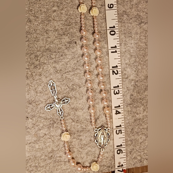 Beaded Rosary Necklace Light pink pearls,clear crystals and Ivory Rose beads - Picture 3 of 4